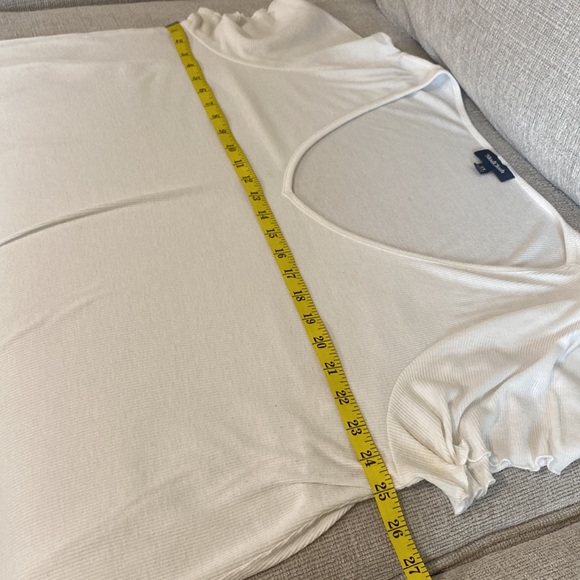 Modcloth Flutter Lettuce Hem Ribbed V-Neck White Shirt 2X - Picture 10 of 12